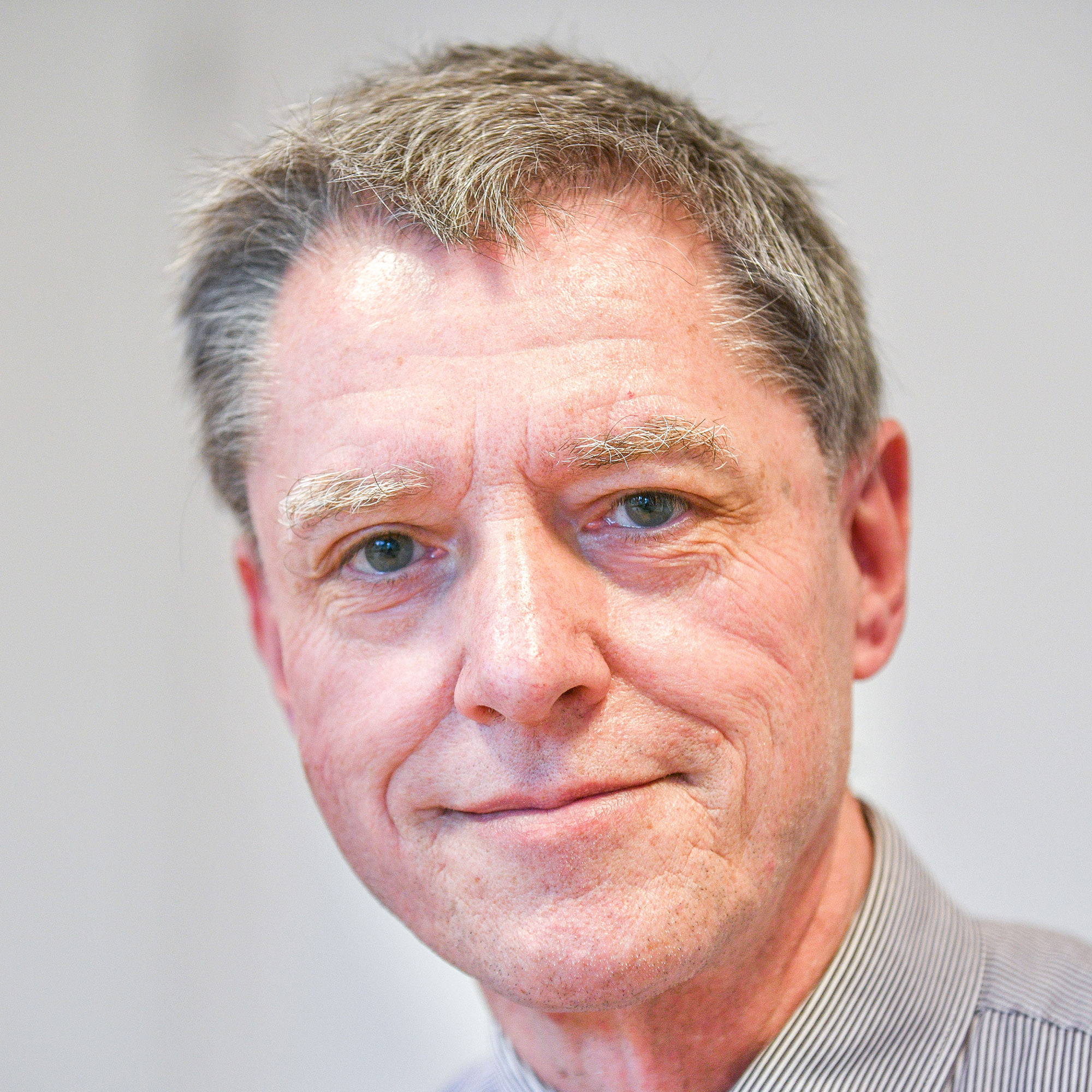 Herr Jürgen Skotschke, Geschäftsführer des Nienhof, lächelt.